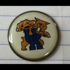 Vintage Kentucky Wildcats golf‎ ball marker